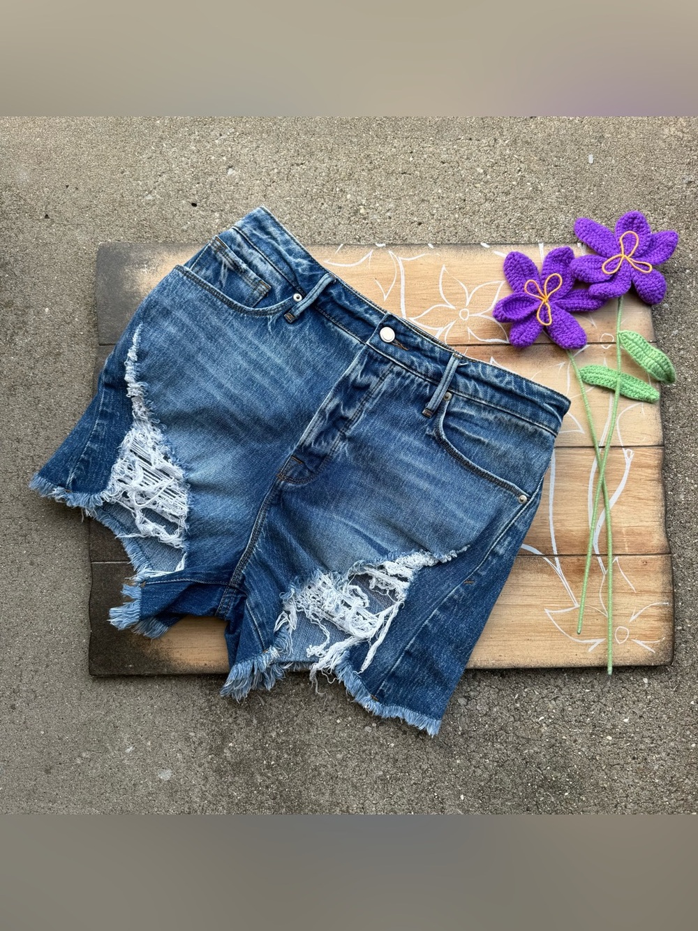 Good American High Rise Distressed Jean Shorts Size 8 / 29